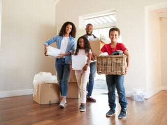 photo of a family moving to Texas
